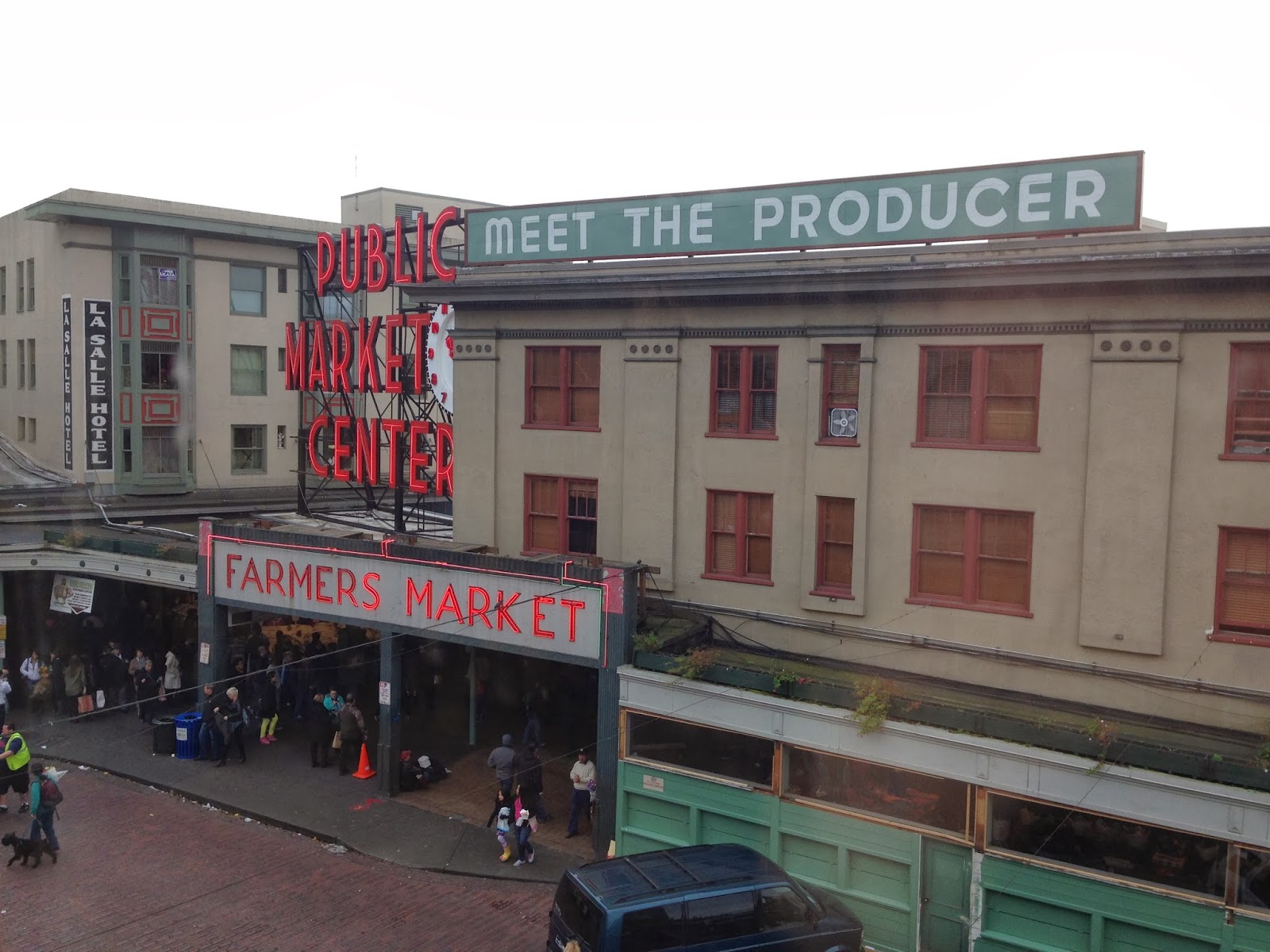 La Maleta de Visitando el mercado de Pike Place en Seattle, WA